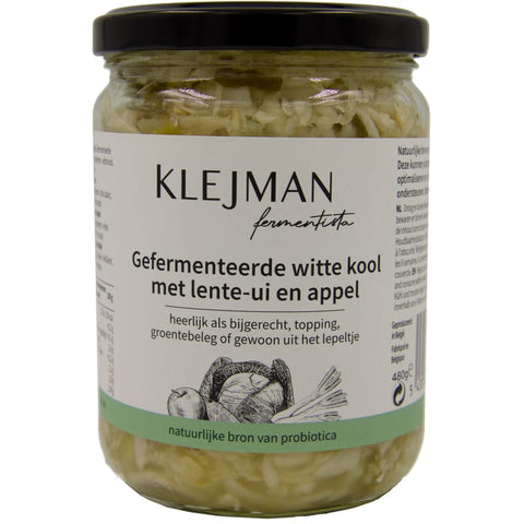 Witte kimchi met lente ui en appel