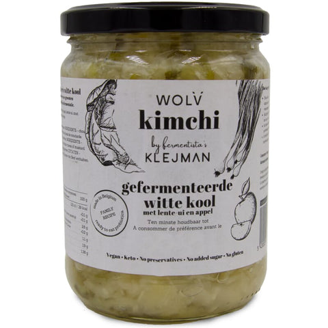 Witte kimchi met lente ui en appel